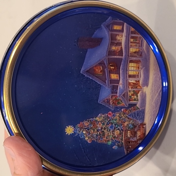 FREE WITH PURCHASE Mini Christmas Tin - Picture 1 of 5
